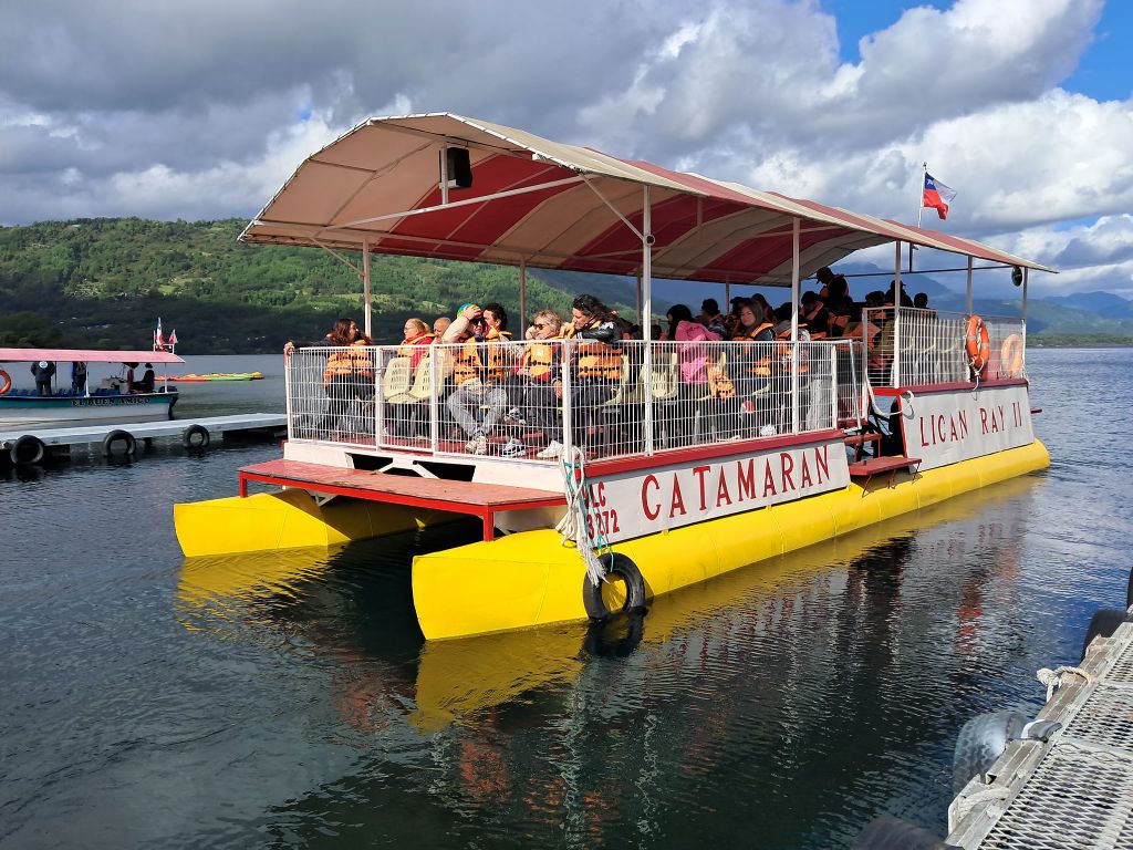 Katamaranfahrt auf dem Calafquén-See – Bild 1